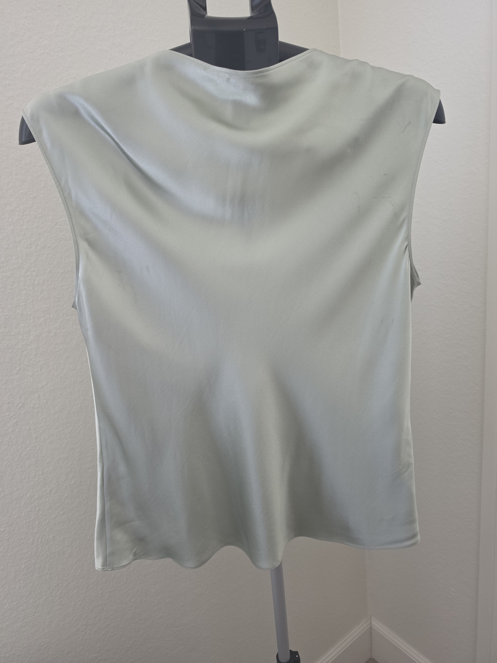 LILYSILK 100% Mulberry Silk Cowl Neck Sleeveless Top Sage Green Size 12 - Picture 2 of 5